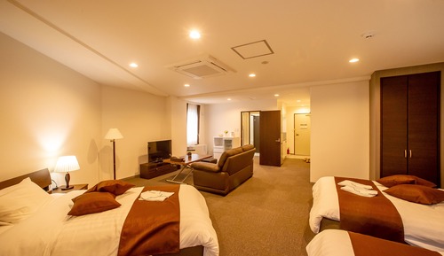 DELUXE ROOM 401