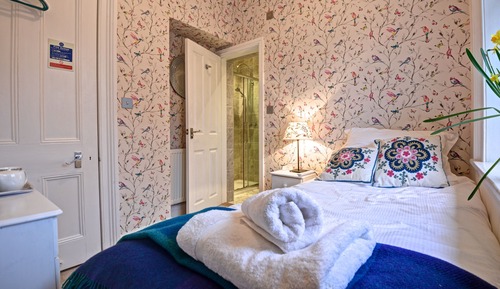 Single Room (With Shower)