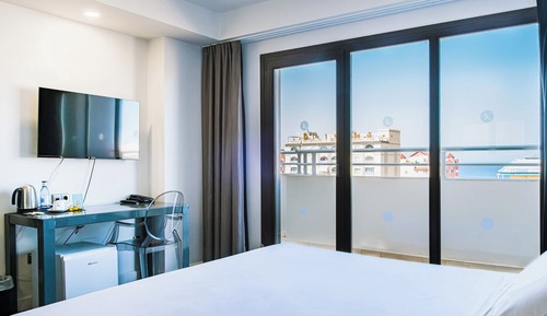 Comfort Suite, 1 King Bed with Sofa bed, Sea View, Tower