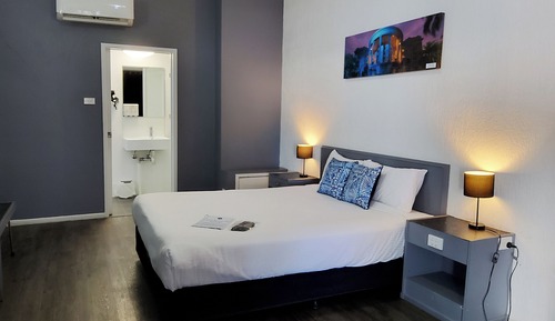 Pet Friendly Queen Room