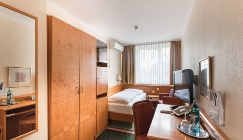 Single Room (Classic Solo, 1 single bed)