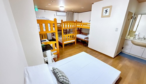 Deluxe Family Suite for 4 - 10 People