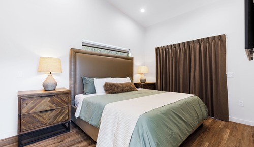 Deluxe Cabin, 2 Bedrooms, Mountain View (The Hemlocks - Two Bedroom Bungalow)