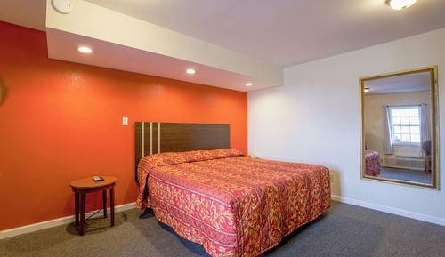 1 Suite King Bed Non-Smoking with Jacuzzi Tub