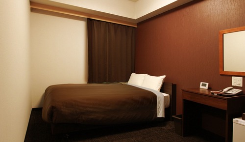 Double Room, Smoking