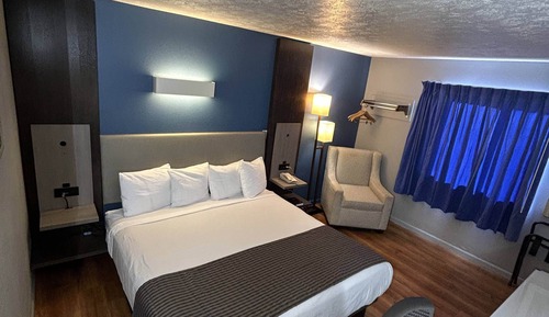 Suite, 1 King Bed, Non Smoking