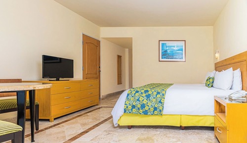Standard Room, 1 King Bed, Garden View