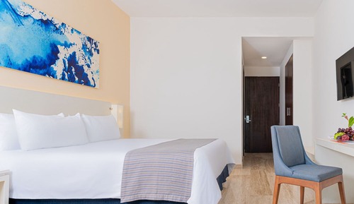 Deluxe Room, 1 King Bed, Mountain View