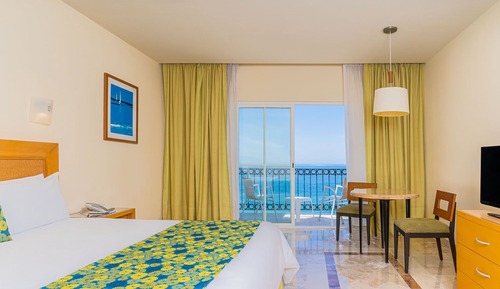 Standard Room, 1 King Bed, Ocean View