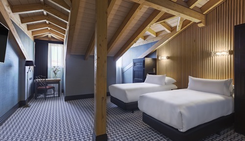 Room (Atico)
