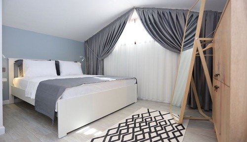 Deluxe Apartment, 2 Bedrooms, Kitchen, Partial Sea View