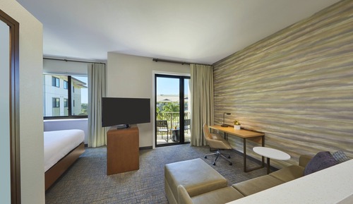 Studio, 1 King Bed, Balcony (Hearing Accessible)