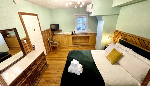 Standard Room, 1 Queen Bed, Non Smoking (Room 201)