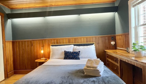 Deluxe Room, 1 Queen Bed, Non Smoking, Balcony (Room 306)