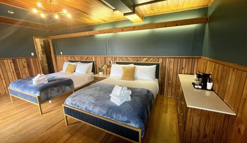 Deluxe Room, 2 Queen Beds, Non Smoking, Balcony (Room 304)