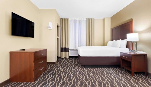 Queen Accessible Suite