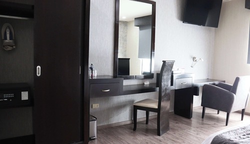 Suite, 2 Double Beds, Non Smoking