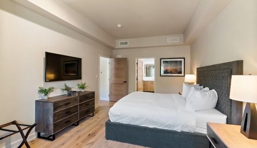 Premium Condo, Multiple Beds (Deluxe Apartment)