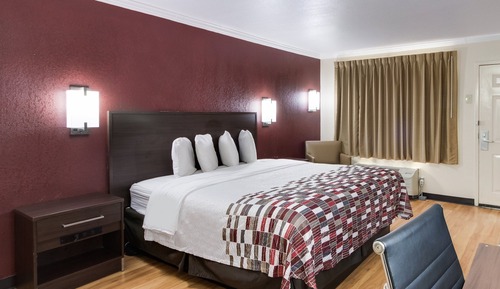 Deluxe Room, 1 King Bed, Accessible (Smoke Free)