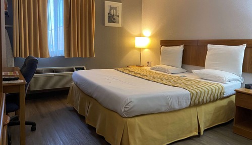 Suite, 1 Queen Bed, Non Smoking (One-Bedroom)