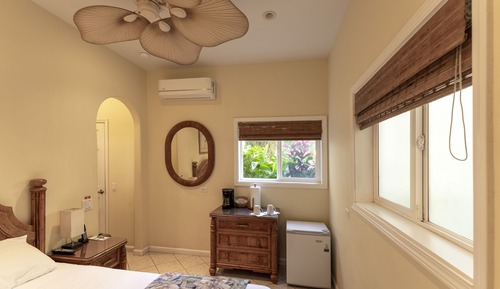 Standard Room, 1 Queen Bed, Private Bathroom, Garden View, Non smoking