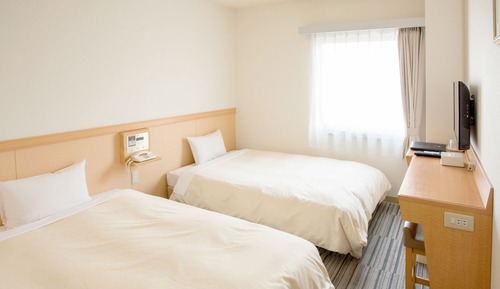 Twin Room, Smoking