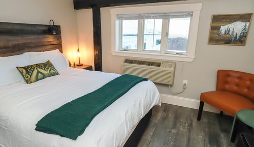 Queen View Room