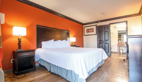 Standard Room, 1 King Bed