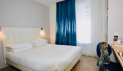 Superior Double Room with Queen Bed