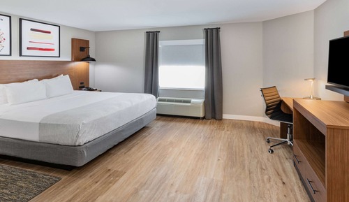Suite, 1 King Bed, Accessible, Non Smoking (Mobility/Hearing, Battub w/Grab Bars)