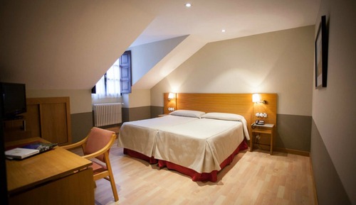 Double Room (2 Adults + 1 Child)