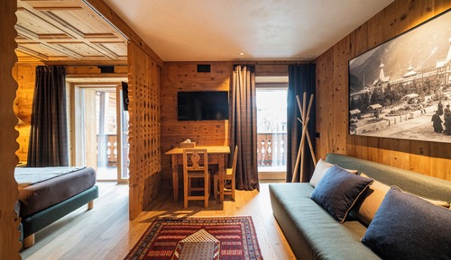 Junior Suite, 1 Queen Bed, Balcony