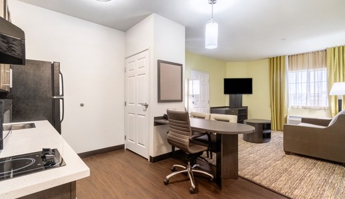 Suite, 1 Bedroom, Roll-in Shower (Communications)