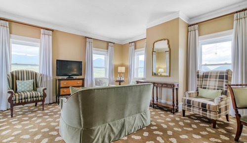 Corner Vista Room - 1 King Bed