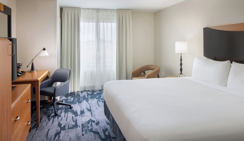 Room, 1 King Bed, Non Smoking (Hearing Accessible)