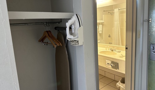 Room, 1 King Bed, Non Smoking, Refrigerator & Microwave