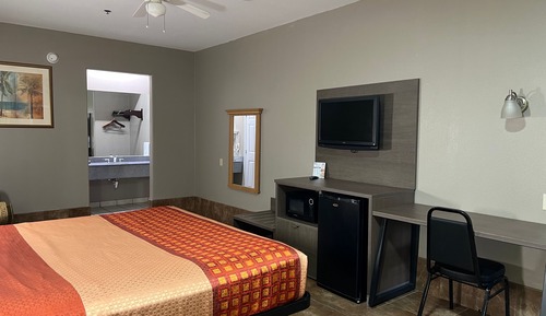Deluxe Room, 1 King Bed, Accessible, Non Smoking