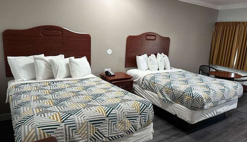 Deluxe Room, 2 Queen Beds, Non Smoking, Refrigerator