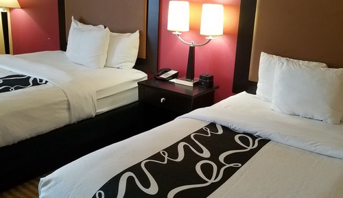 Room, 2 Queen Beds, Accessible, Non Smoking (Mobility, Bathtub w/Grab bars)