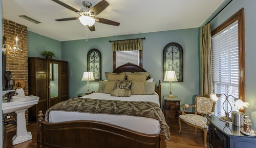 Tourmaline Room - Deluxe Room (Adults 21+ only)
