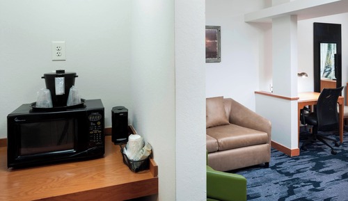 Suite, 1 King Bed with Sofa bed (Mobility/Hearing Accessible, Tub)