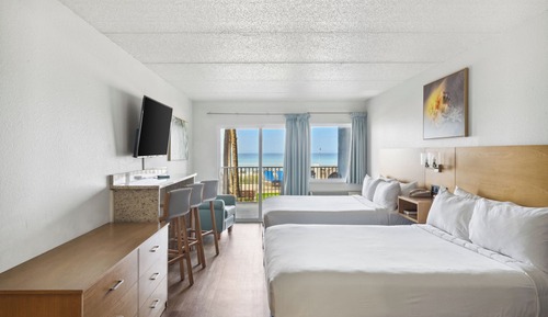 Room, 2 Queen Beds, Kitchen, Beachfront (Walkout, Split Accommodations)