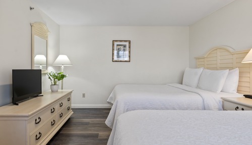 Suite, 1 Bedroom, Kitchenette, 1 King Bed OR 2 Queen Beds (Stairs Required)