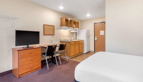 Room, 1 Queen Bed, Smoking (Efficiency)