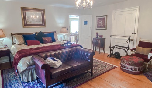 Comfort Room, 1 King Bed, Refrigerator & Microwave