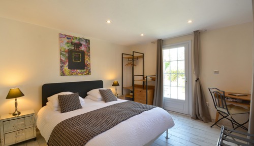 Double Room (Julien)