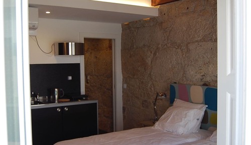 Studio, Balcony (Traves)
