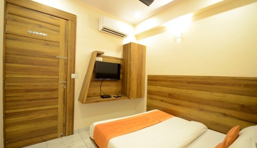 Deluxe AC Room.