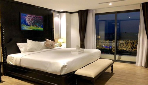 Deluxe Double Room with River View