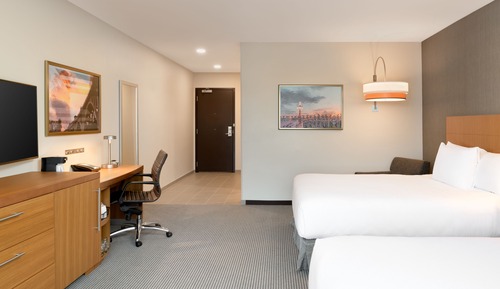 Room, Accessible (2 Queenbed, 1 Sofabed, Roll-In Shower)